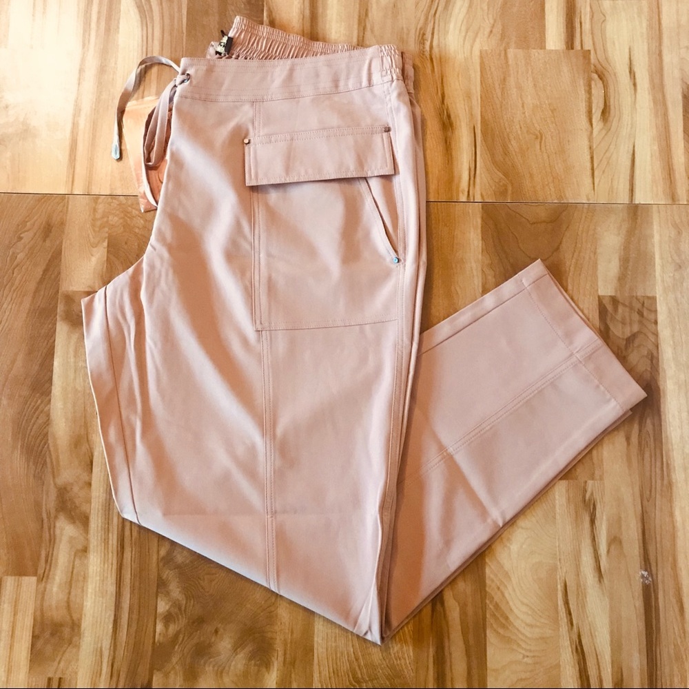 S.W.’s SIGNATURE STATEMENT LIGHTWEIGHT CASUAL PANT